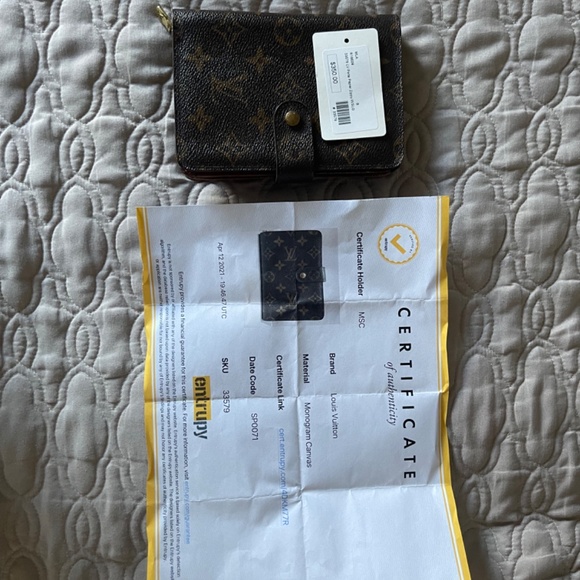 Louis Vuitton - Picture 6 of 6